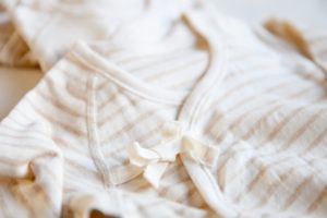 【新生児】赤ちゃんの着替えを簡単にする方法を分かりやすく解説！